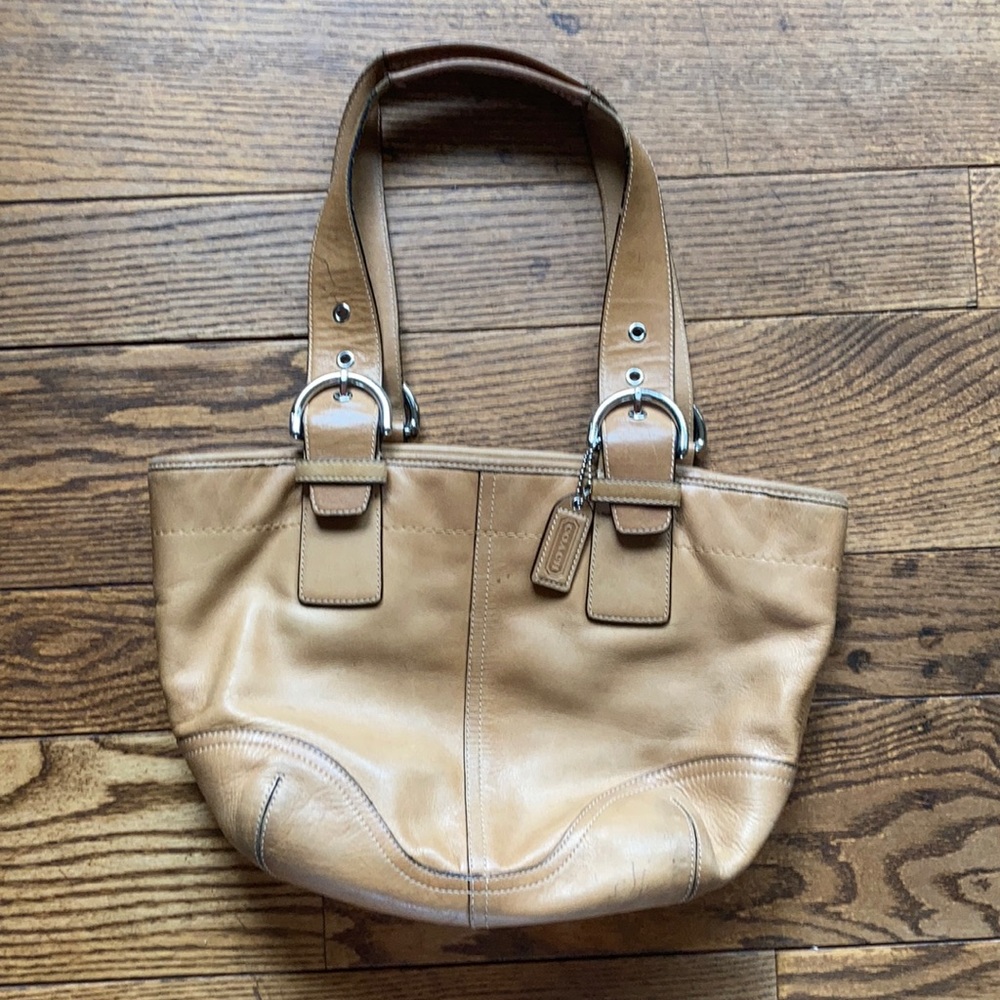 Coach vintage shoulder bag adjustable straps